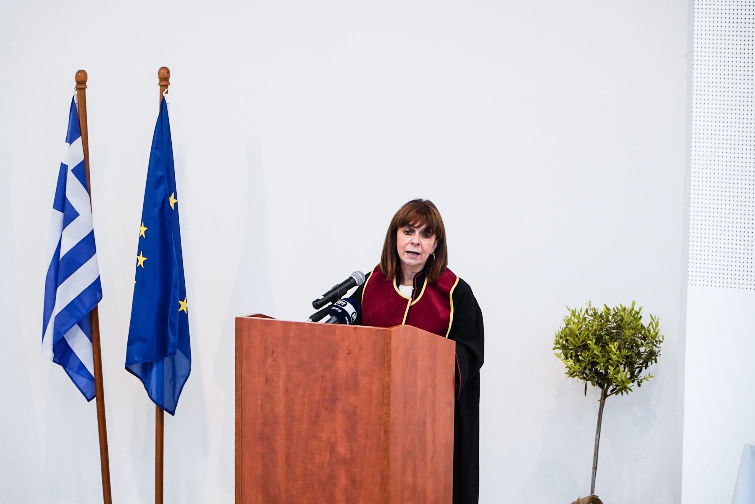 Σακελλαροπούλου: Ανακηρύχθηκε επίτιμη διδάκτορας του τμήματος Περιβάλλοντος του Ιονίου Πανεπιστημίου