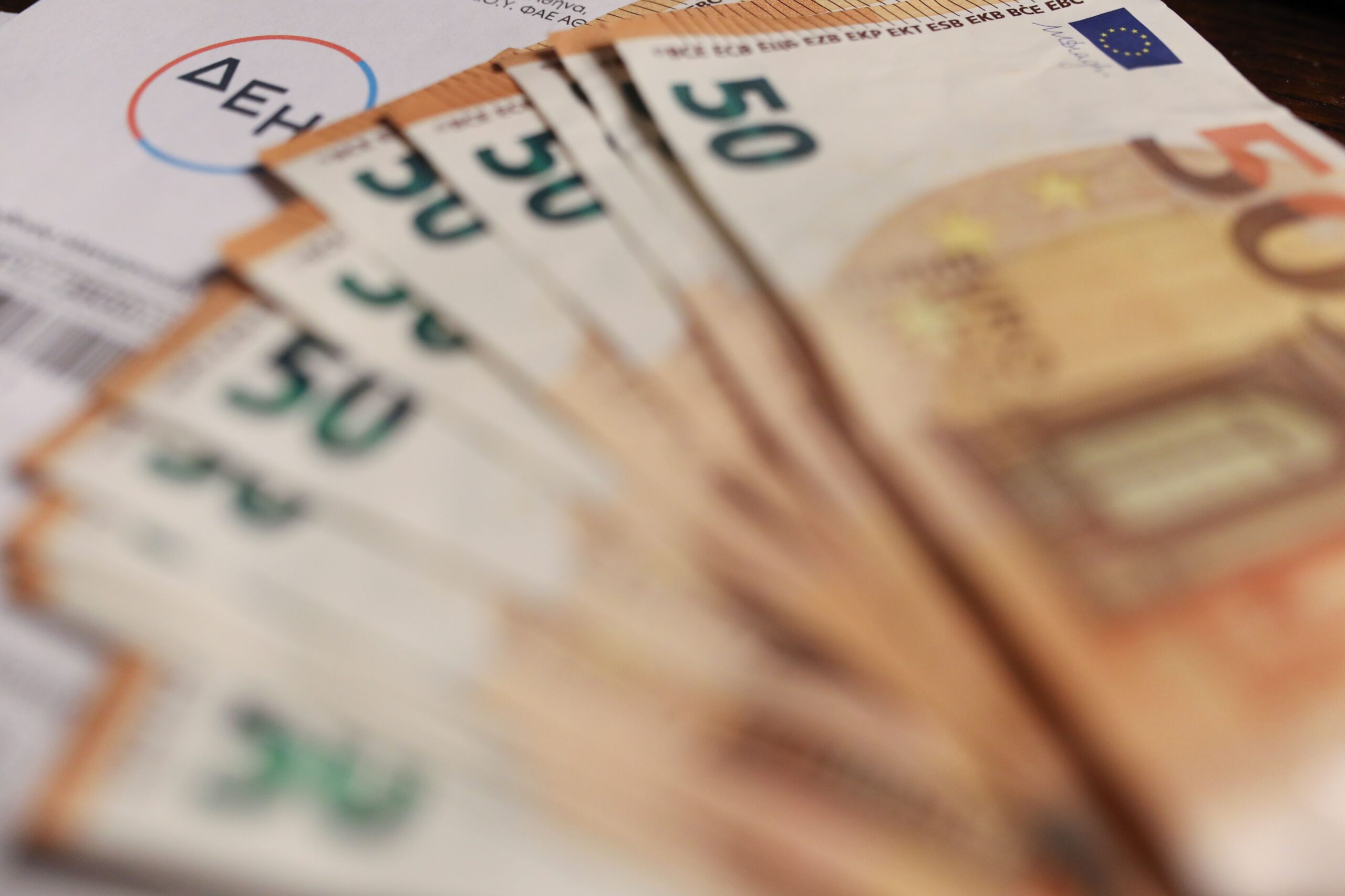 Νομοθετική ρύθμιση σήμερα στη Βουλή για τα πάγια στους λογαριασμούς ρεύματος
