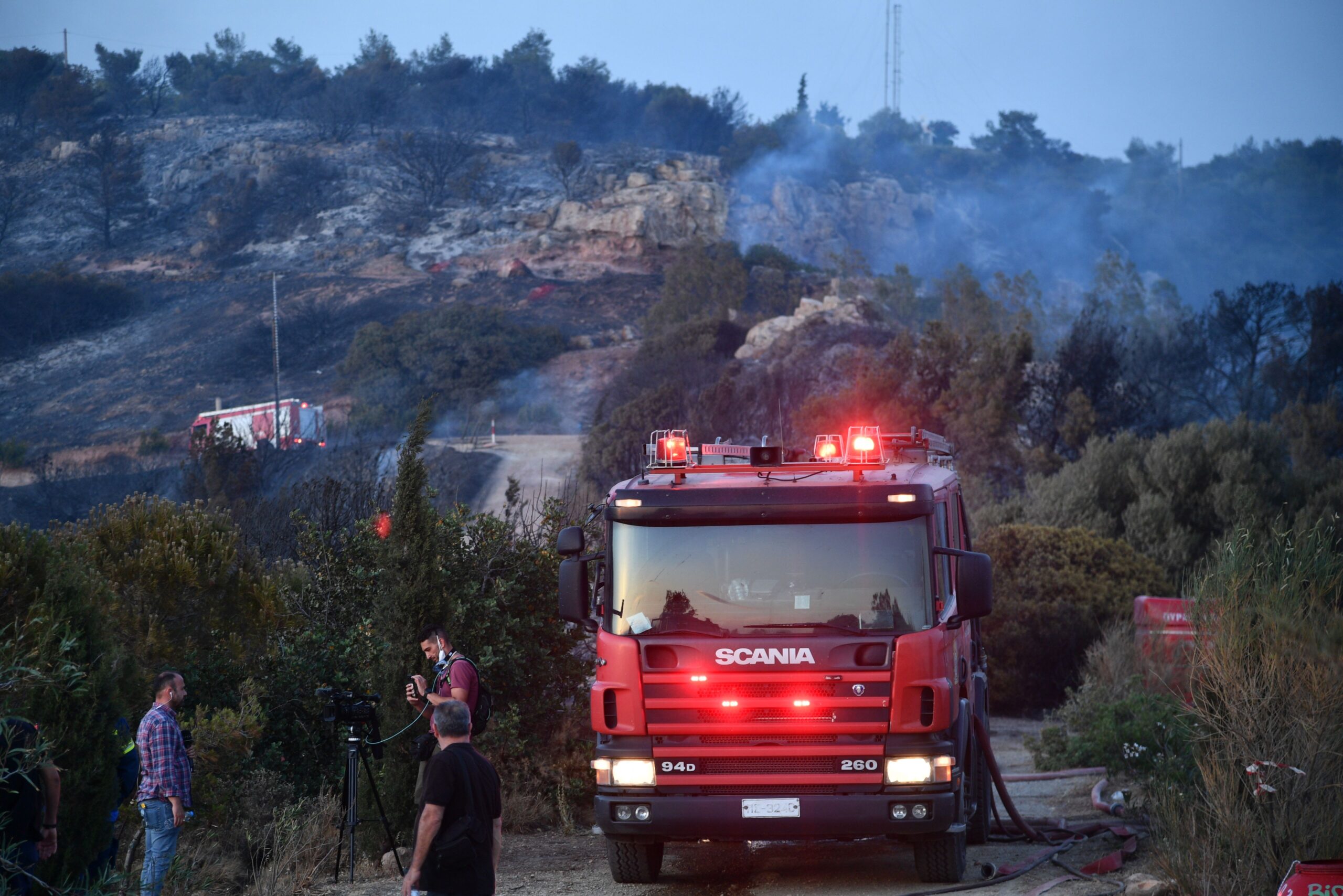 Σε ύφεση η φωτιά στη Βούλα – Επιστρέφουν οι κάτοικοι, αναφέρει ο δήμαρχος