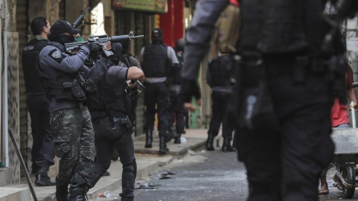Ρίο ντε Τζανέιρο: 18 νεκροί σε επιχείρηση της αστυνομίας σε φαβέλα (vid)