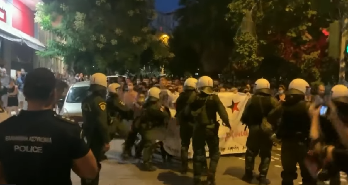 Μ. Κριθαρίδης: «Ο κ. Μητσοτάκης έστειλε ένστολους νταήδες να δείρουν γυναίκες που διαδήλωναν ενάντια στους βιασμούς στα Εξάρχεια»
