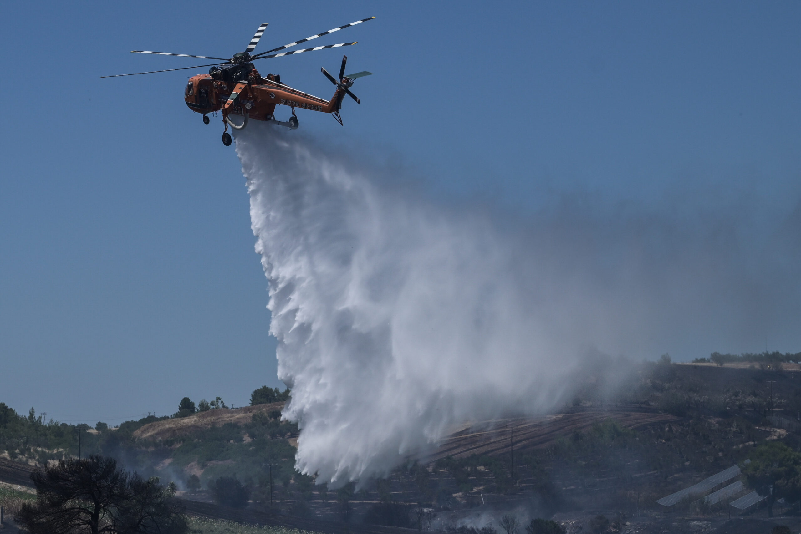 Φωτιά στο Σχηματάρι: Βελτιωμένη η κατάσταση – Μεγάλη πυροσβεστική επιχείρηση με τη βοήθεια Ρουμάνων πυροσβεστών