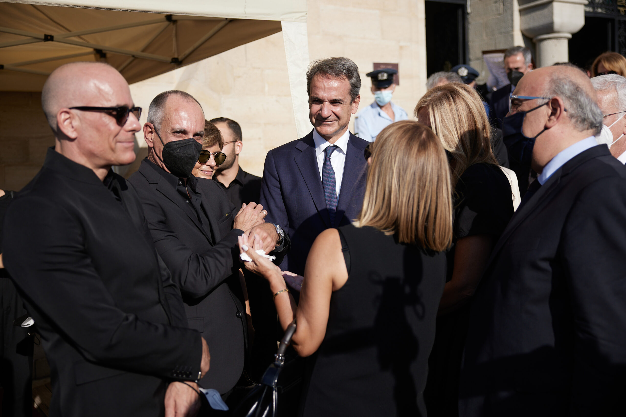 Παρουσία Μητσοτάκη η νεκρώσιμη ακολουθία του Ν. Παπαγεωργίου – «Τον αποχαιρετούμε με οδύνη αλλά και με ευγνωμοσύνη»