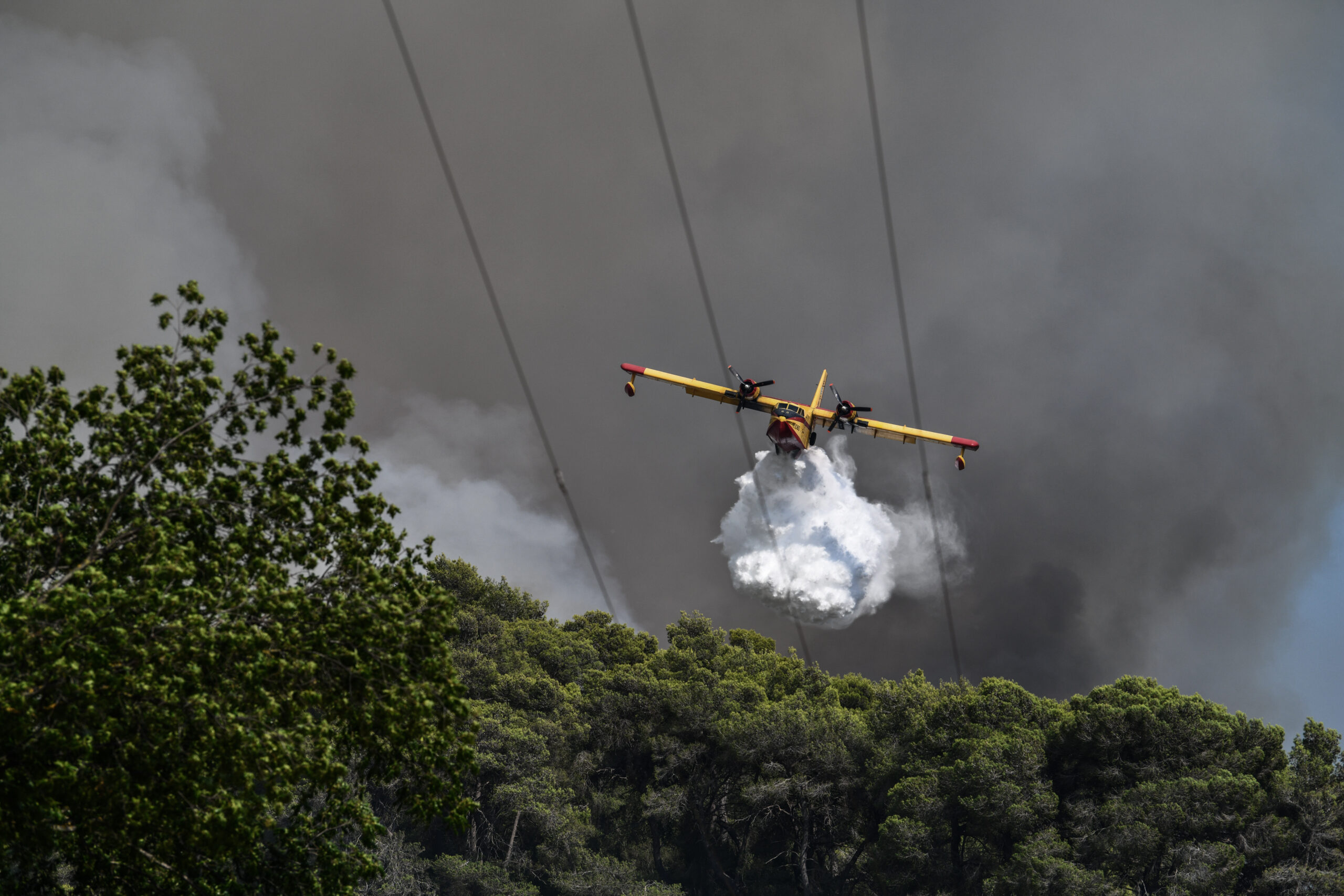 Πως εξελίσσονται τα πύρινα μέτωπα στη χώρα αυτήν την ώρα – Καλύτερη η εικόνα στην Ηλεία