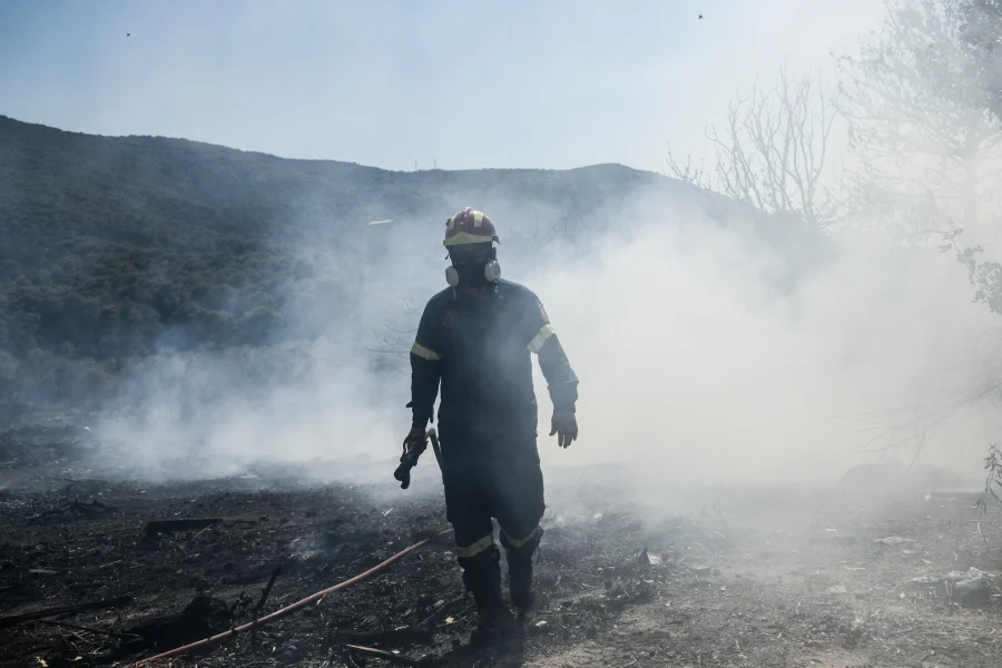 Πύργος: Σε ύφεση οι φωτιές σε Ροδιά και Σμέρνα