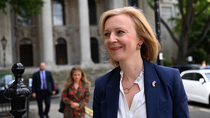 ΕλλάδαΒρετανία: Η Λιζ Τρας φαβορί απέναντι στον Ρίσι Σούνακ για την ηγεσία των Συντηρητικών