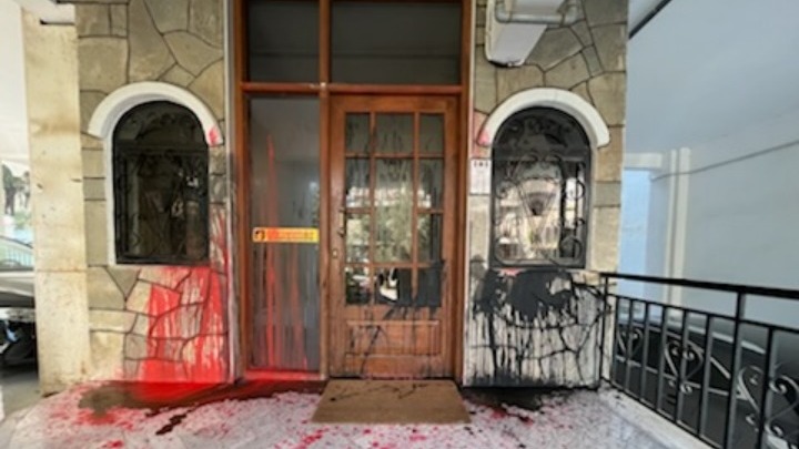 Θεσσαλονίκη: Επίθεση με μπογιές στο σπίτι του βουλευτή Σάββα Αναστασιάδη