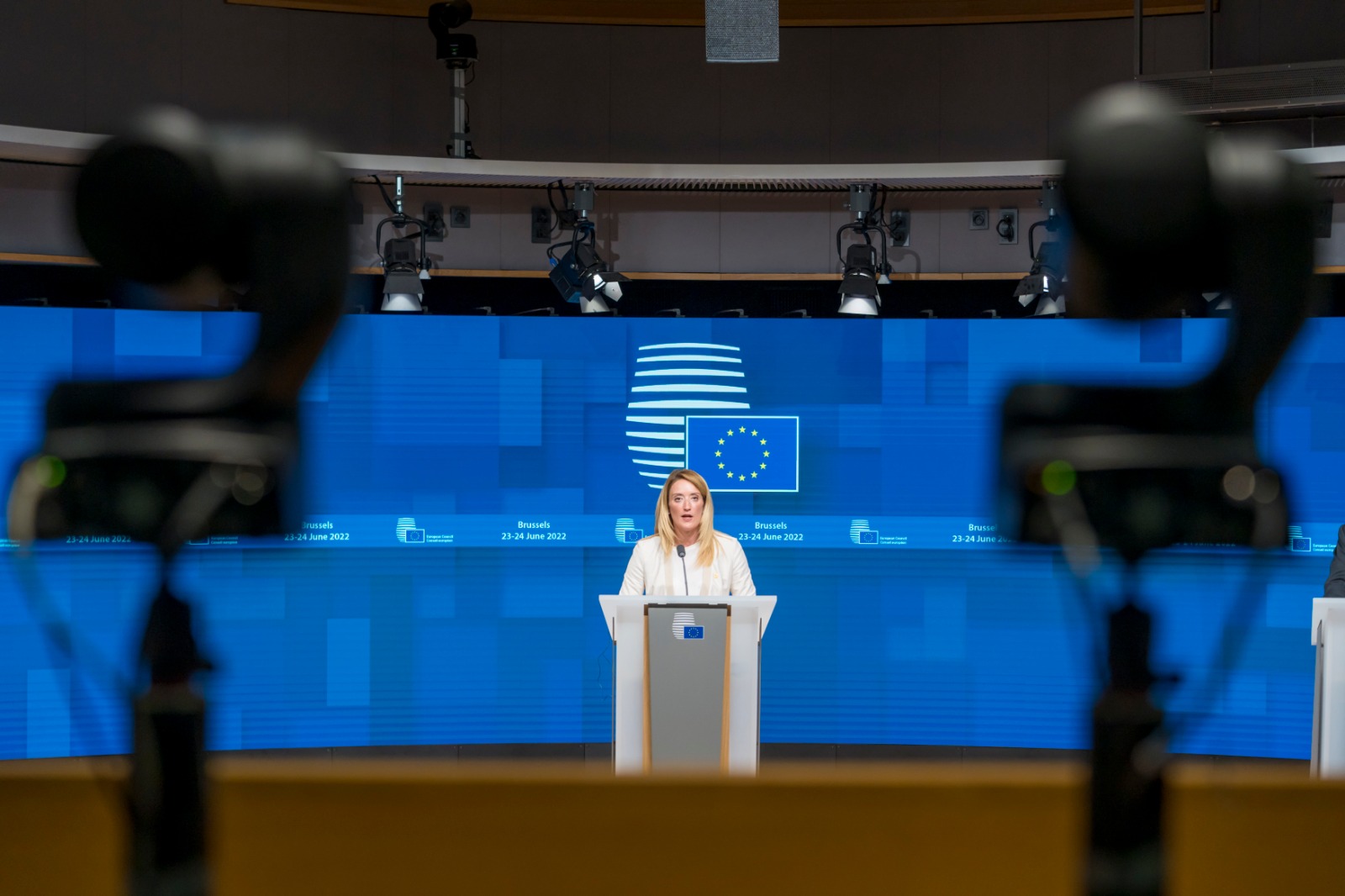 Ρ. Μετσόλα: Το Ευρωπαϊκό Κοινοβούλιο στέκεται στο πλευρό του λαού της Ιαπωνίας αυτή τη σκοτεινή στιγμή