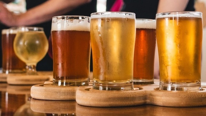 Μόναχο: Μπιραρία προτρέπει τους θαμώνες της να πληρώνουν με… ηλιέλαιο