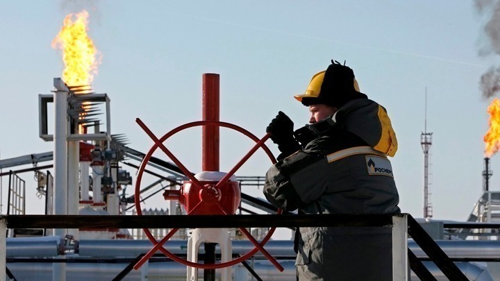 Ρωσία: Δεν θα προμηθεύει πετρέλαιο τις χώρες που θα βάλουν πλαφόν στην τιμή του