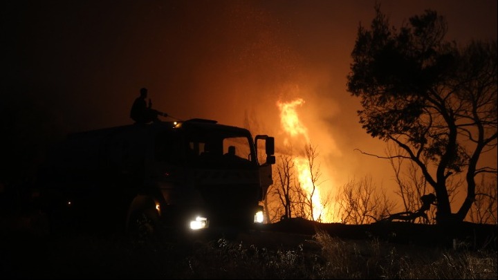 Ηλεία: Οριοθετημένες οι φωτιές σε Τραγανό και Βάρδα – Καλύτερη η εικόνα στα Άγναντα