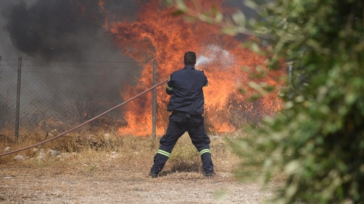 Ηλεία: Υπό έλεγχο οι φωτιές σε Λυνίσταινα και Αγία Κυριακή – Κορινθία: Οριοθετημένη η πυρκαγιά στο Ελληνοχώρι