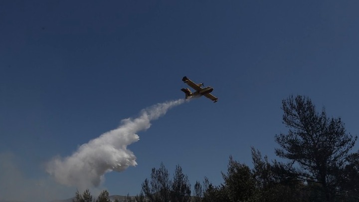 Καλαμάτα: Ενισχύθηκαν οι πυροσβεστικές δυνάμεις που επιχειρούν στην περιοχή Ακριτοχώρι