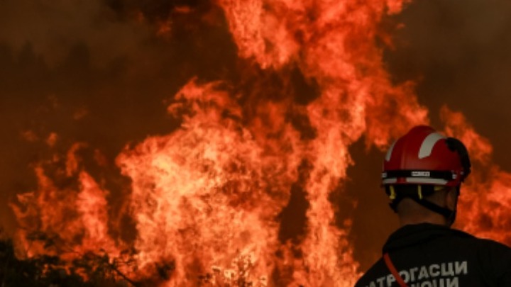 Καλαμάτα: Σε εξέλιξη η φωτιά στην περιοχή Ακριτοχώρι