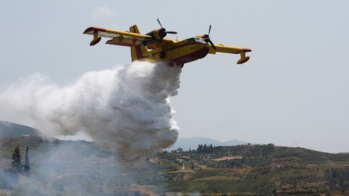 Έκτακτη είδηση: Φωτιά στον Ασπρόπυργο – Επίγεια και εναέρια μέσα στο σημείο