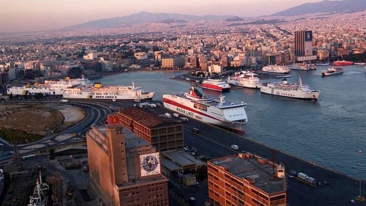 Με καθυστέρηση η απόπλους πλοίων από Πειραιά λόγω ανέμων