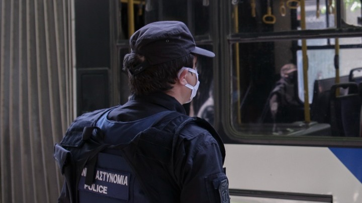 Οδηγός του ΟΑΣΘ κάλεσε την Αστυνομία λόγω της ενδυμασίας νεαρής επιβάτιδας