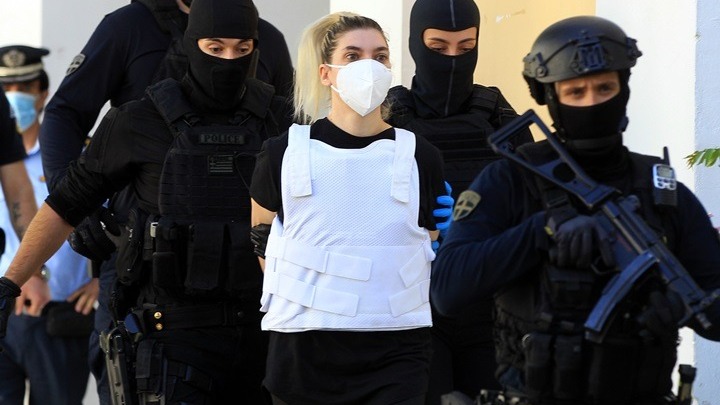 Ρούλα Πισπιρίγκου: Έφτασε στο δικαστήριο – Ο Μάνος Δασκαλάκης πρώτος μάρτυρας