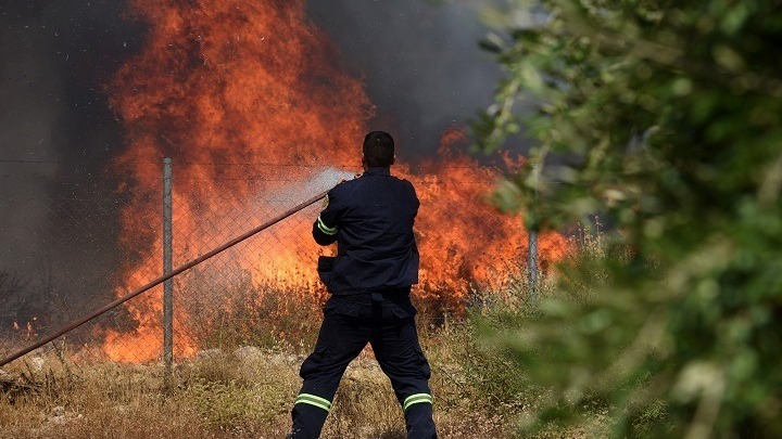 Πυρκαγιά στην Αχαΐα: Εντολή εκκένωσης από το 112 για τις κοινότητες Πλατανόβρυσης και Αγία Παρασκευής