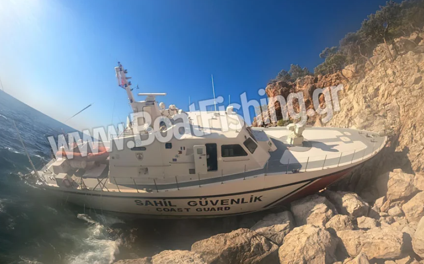 Αττάλεια: Σκάφος της τουρκικής Ακτοφυλακής προσέκρουσε σε βράχια