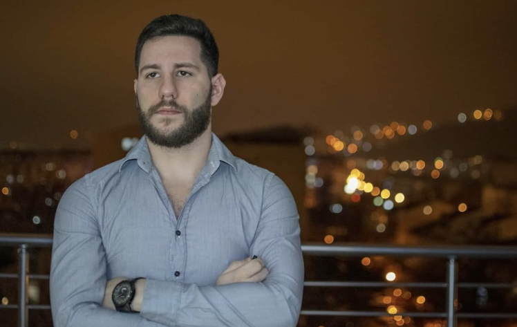Χαλκιδική: Σοκάρει ο 30χρονος που κολυμπούσε 20 ώρες για να σωθεί – “Η μπάλα ήταν σχεδόν ξεφούσκωτη