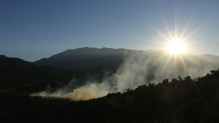 Δεν υπάρχει ενεργό μέτωπο σε Πεντέλη, Μέγαρα, Σαλαμίνα- Πολύ υψηλός κίνδυνος πυρκαγιάς και σήμερα