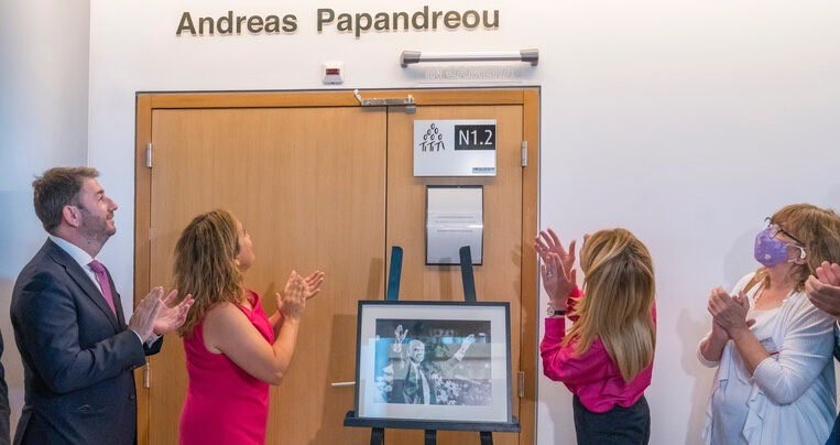 Εγκαινιάστηκε η αίθουσα «Ανδρέας Παπανδρέου» στο Ευρωπαϊκό Κοινοβούλιο