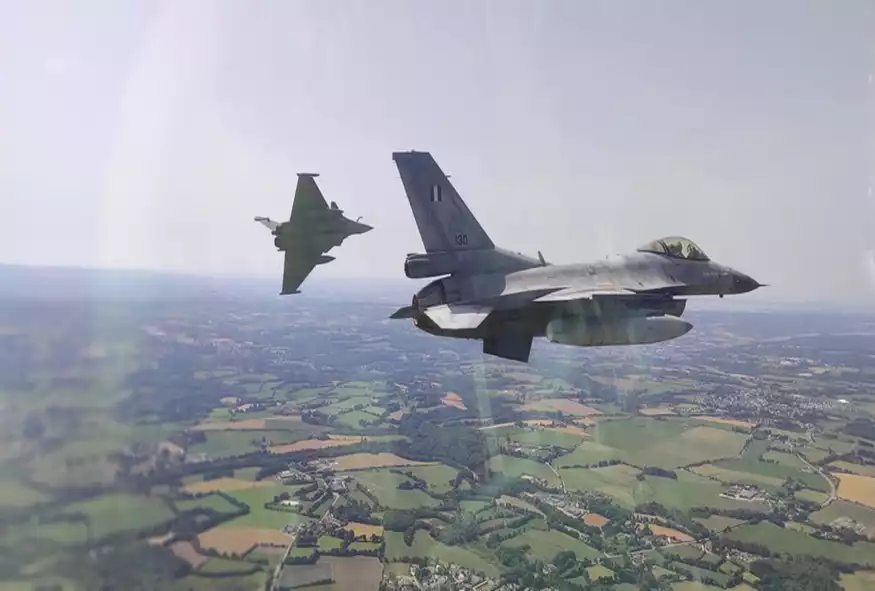 Προκαλεί η Τουρκία: Ελληνικοί S-300 «κλείδωσαν» τουρκικά F-16 – Διαψεύδει το ΓΕΕΘΑ