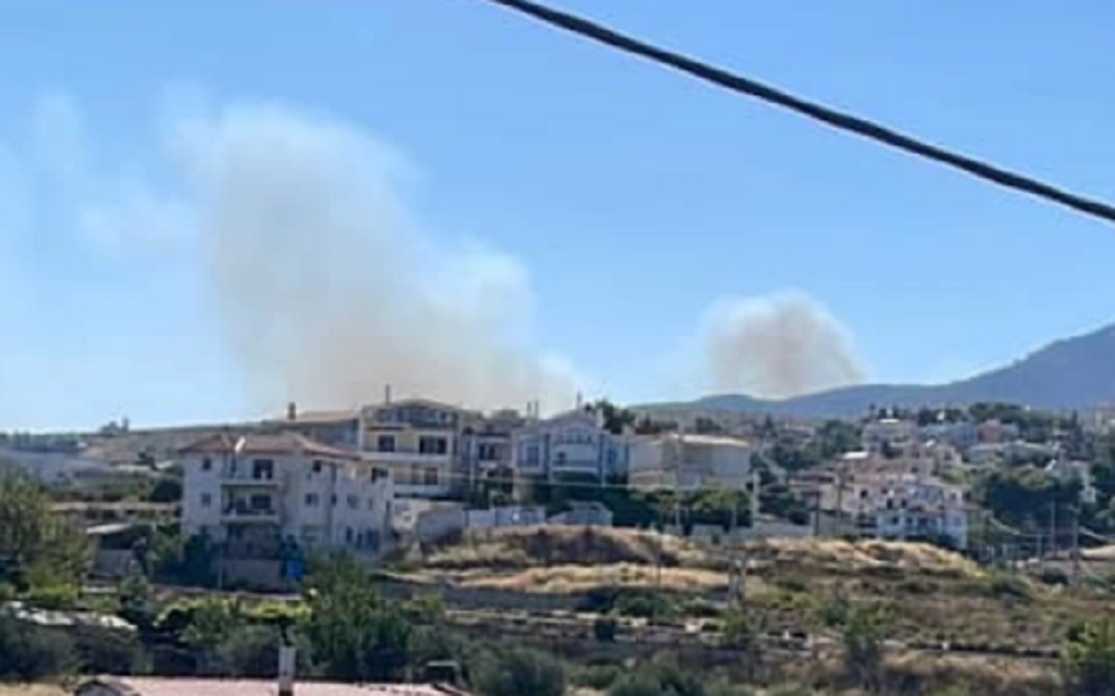 Πυρκαγιά σε χαμηλή βλάστηση στο Νταού Πεντέλης (pics & vid)