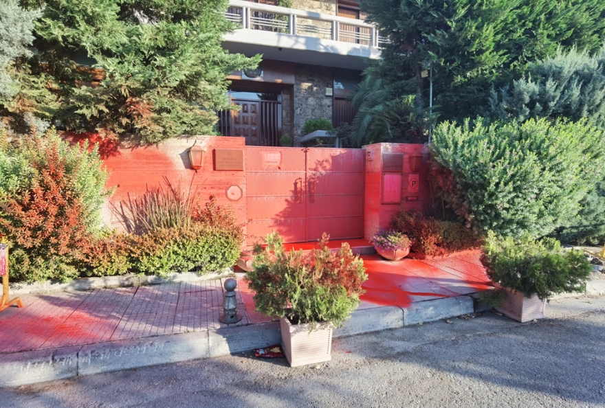 Επίθεση Ρουβίκωνα με μπογιές στην πρεσβεία του Μαρόκο στην Ελλάδα