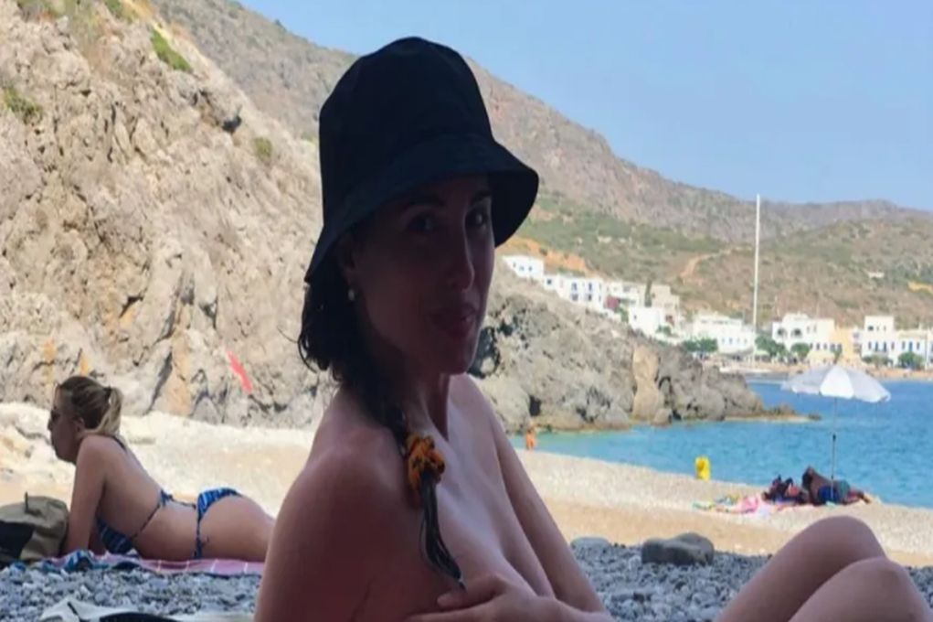 Τόπλες στα Κύθηρα η Παυλίνα Βουλγαράκη