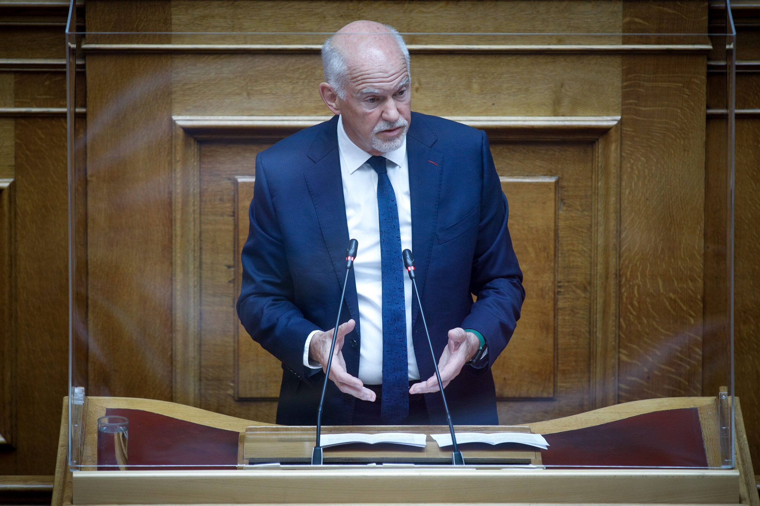 Ο Γ. Παπανδρέου δεν θα θέσει εκ νέου υποψηφιότητα για τη θέση του προέδρου της Σοσιαλιστικής Διεθνούς