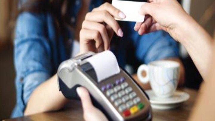 ΑΑΔΕ: 14 επιχειρήσεις εστίασης απέκρυψαν εισόδημα 5,2 εκ. ευρώ