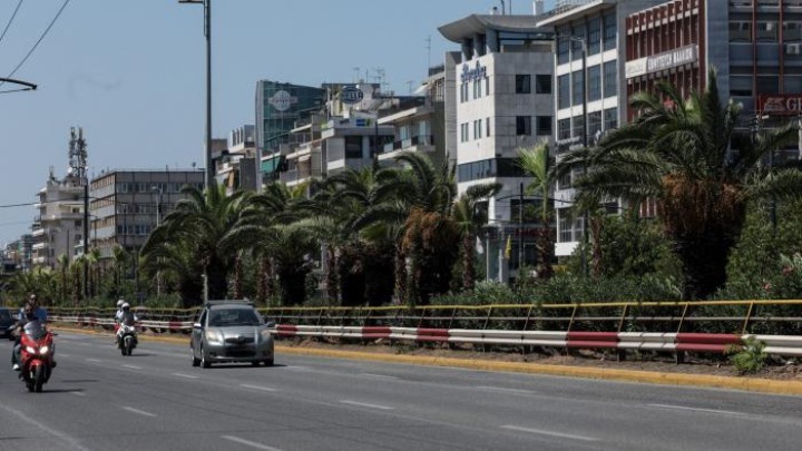Αλλάζει όψη η Λ. Συγγρού – Φυτεύτηκαν 300 φοίνικες