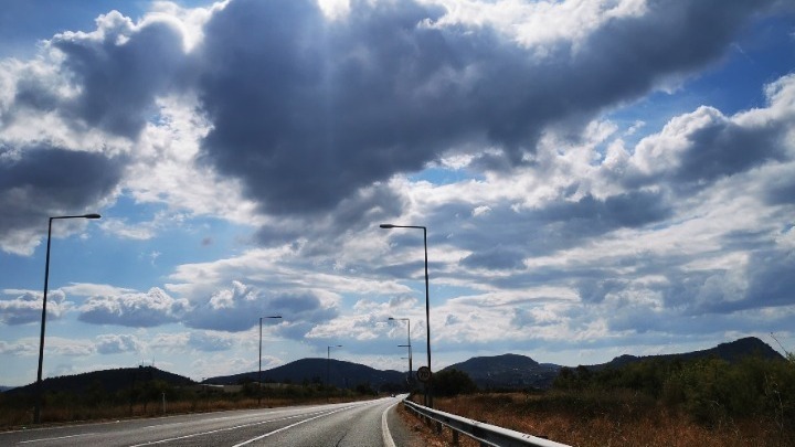 Απομάκρυνση δέντρου που είχε πέσει στο δρόμο από Στρατώνι προς Ιερισσό