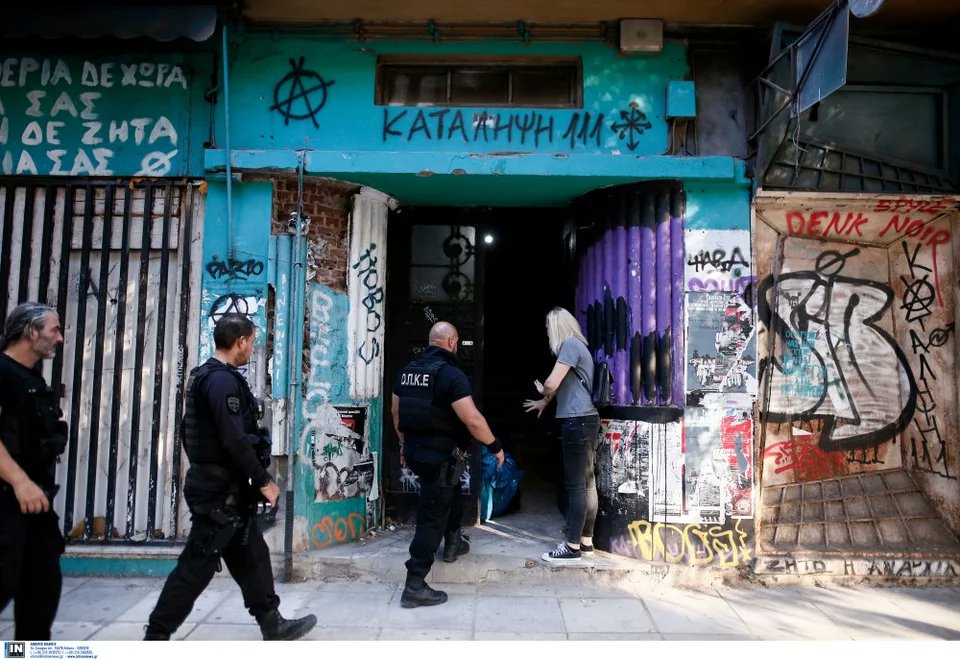 Σε εξέλιξη επιχείρηση της ΕΛ.ΑΣ για εκκένωση κτιρίου στα Εξάρχεια
