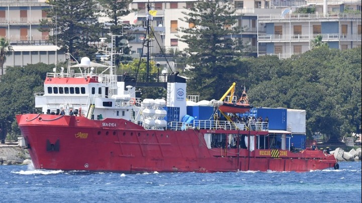 Αποκολλήθηκε το φορτηγό πλοίο που είχε προσαράξει σε βραχώδη περιοχή της Τήλου