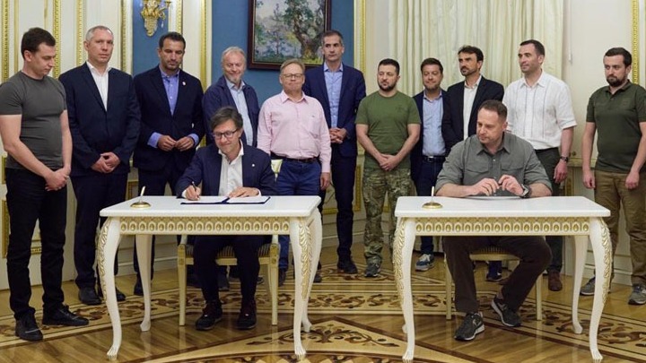 Στο Κίεβο ο Κώστας Μπακογιάννης – Η συνάντηση με Ζελένσκι και Κλίτσκο