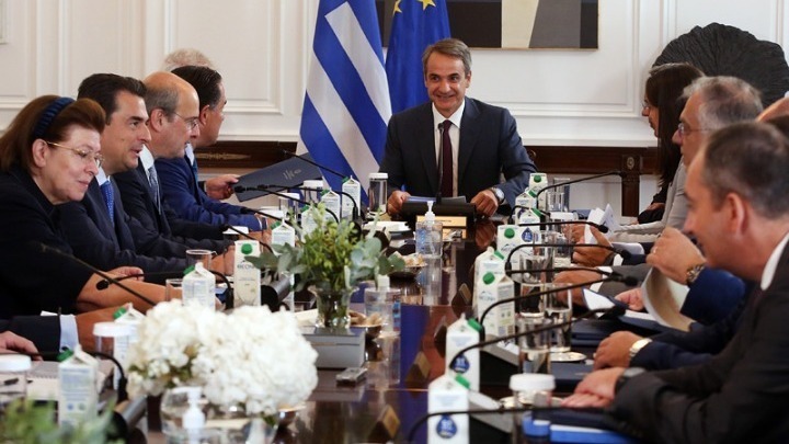 Ο Μητσοτάκης επικαλείται «εξωτερικούς εχθρούς» και το γεμάτο καλάθι της ΔΕΘ