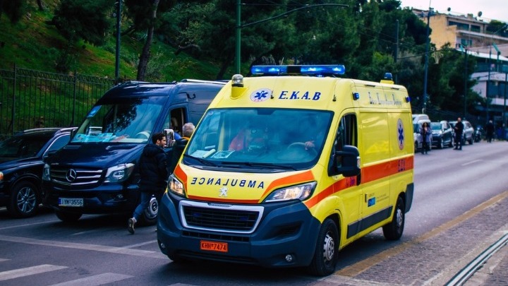Τρίκαλα: Νεκρή η γυναίκα που έπεσε από μπαλκόνι, υπέκυψε στα τραύματά της