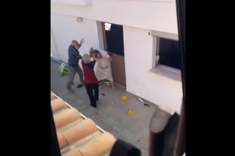 Κύπρος: Ξυλοδαρμός αλλοδαπής γυναίκας από ηλικιωμένο (vid)