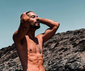 Αγόρια στη θάλασσα: Οι Έλληνες celebrities φόρεσαν τα μαγιό τους (pics & vids)