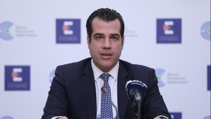 Πλεύρης: «Το φθινόπωρο έρχονται τα επικαιροποιημένα εμβόλια»