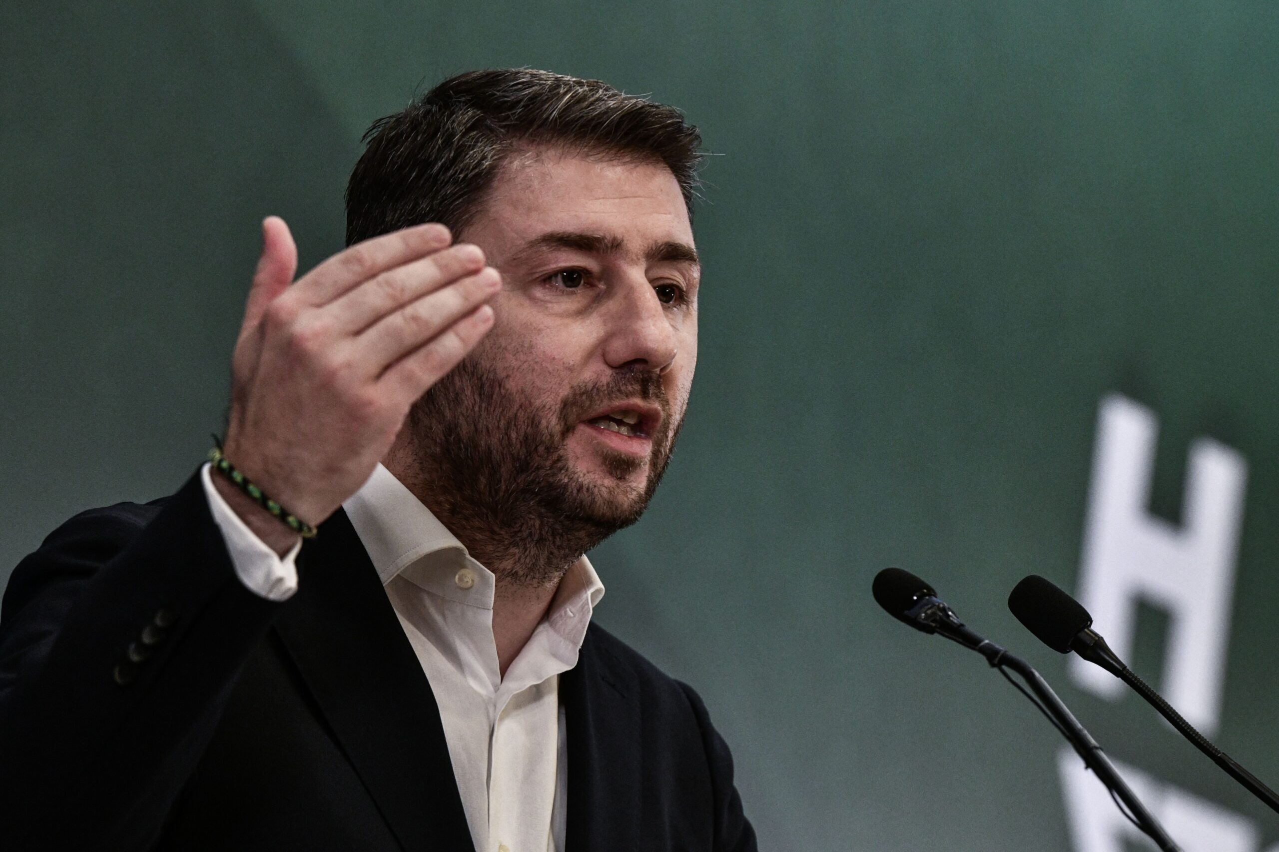 Υπόθεση Ανδρουλάκη: Το παρασκήνιο, η πολιτική κρίση, οι απανωτές παραιτήσεις και το… Twitter