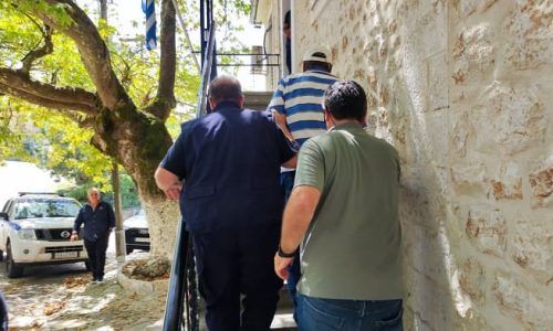 Βασανισμός ζώου στα Ιωάννινα: Αντιδήμαρχος Ζίτσας ο οδηγός που έσερνε γάιδαρο με το αυτοκίνητό του – Έχει συλληφθεί