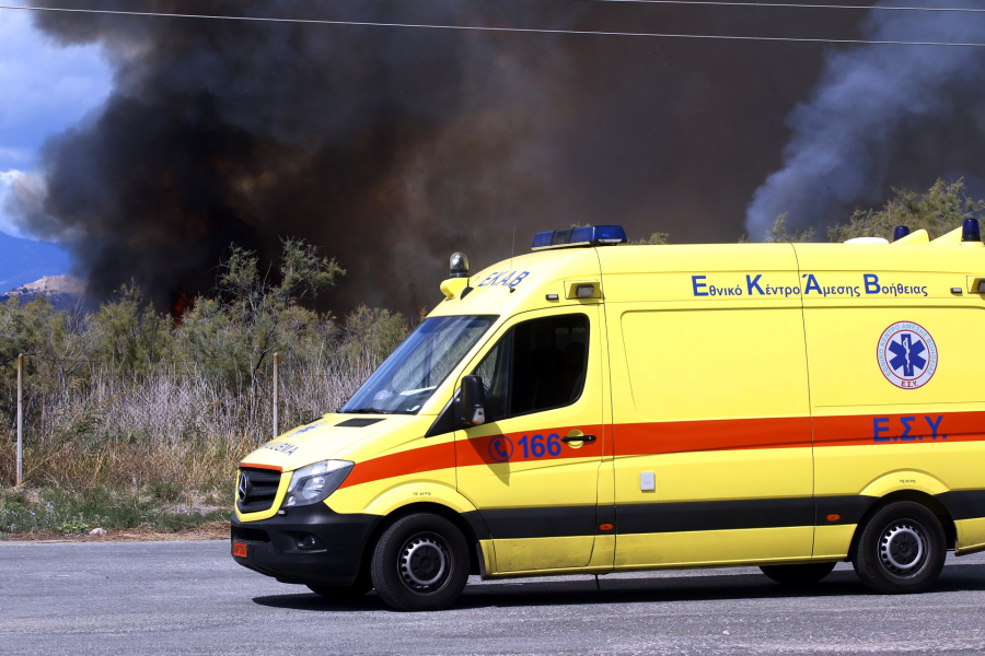 Έκρηξη σε συνεργείο σκαφών στον Άλιμο, αναφορές για τραυματίες