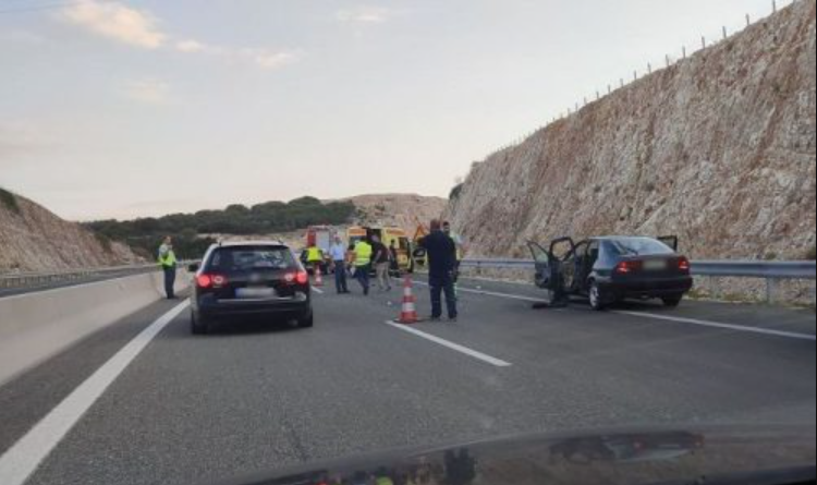 Τραγωδία στην Ιονία Οδό: Νεκροί οι γονείς ενός 10χρονου αγοριού – Μπροστά στα μάτια του ανήλικου το δυστύχημα (pics)