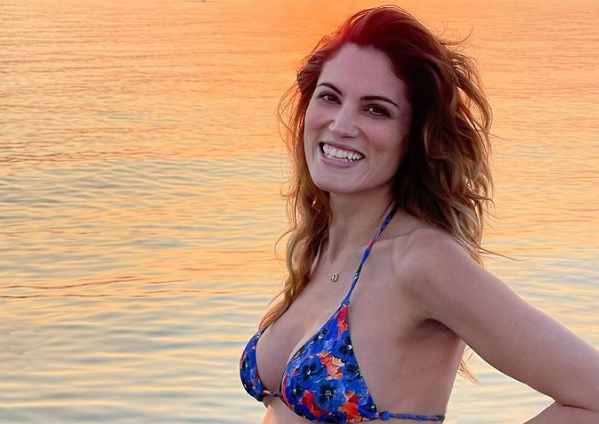 Μαίρη Συνατσάκη: Ποζάρει με φουσκωμένη κοιλίτσα και ευχαριστεί για τις ευχές