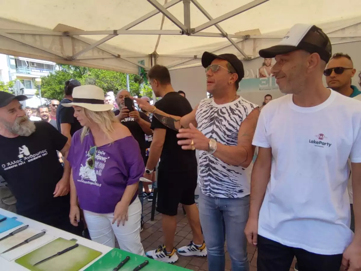Γιώργος Μαζωνάκης: Μαγειρεύει για την κοινωνική κουζίνα του «Άλλου Ανθρώπου» στο Αγρίνιο (vid)