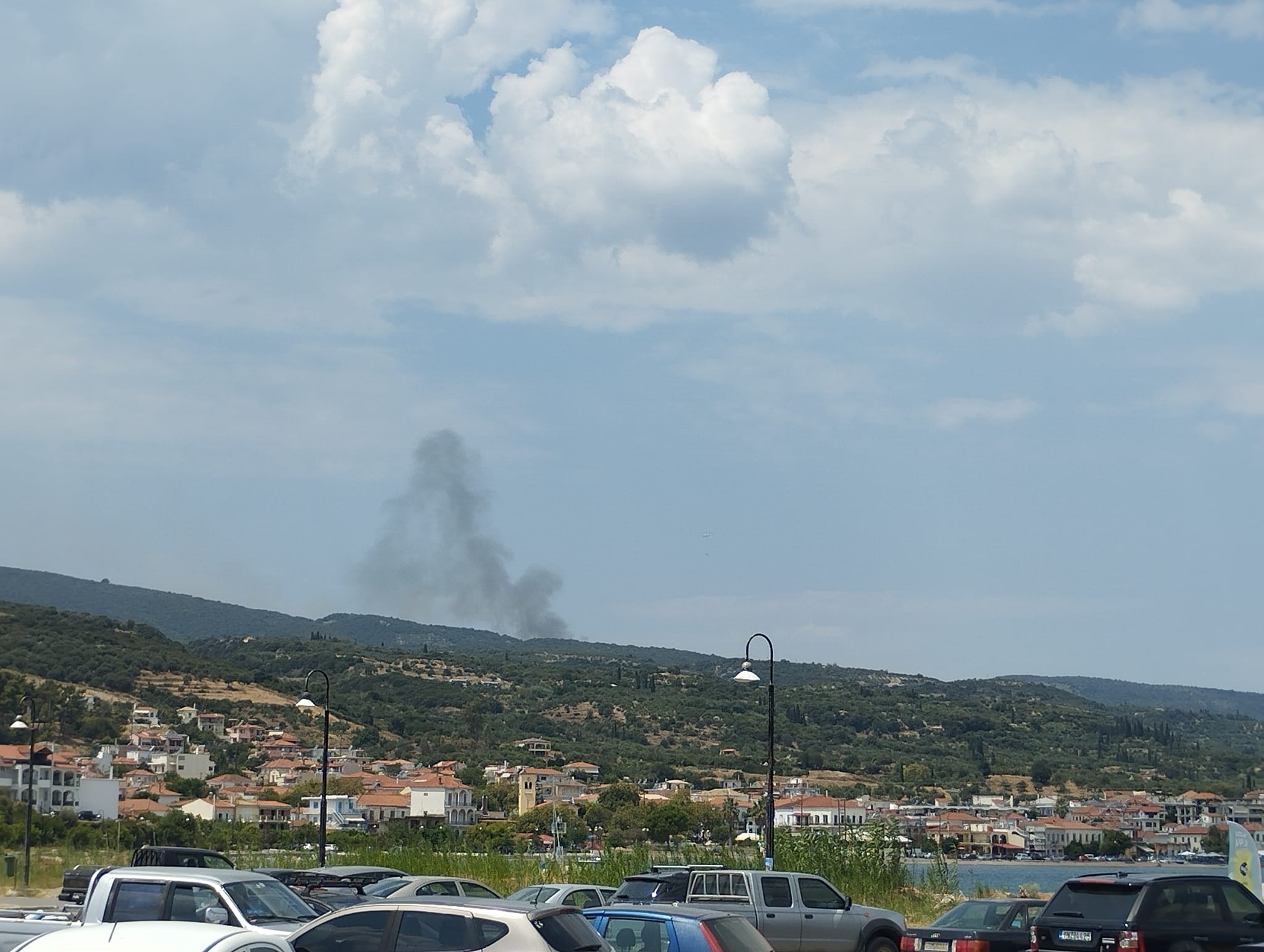 Πυρκαγιά στο Πανιπέρι Μεσσηνίας – Στη μάχη και εναέρια μέσα